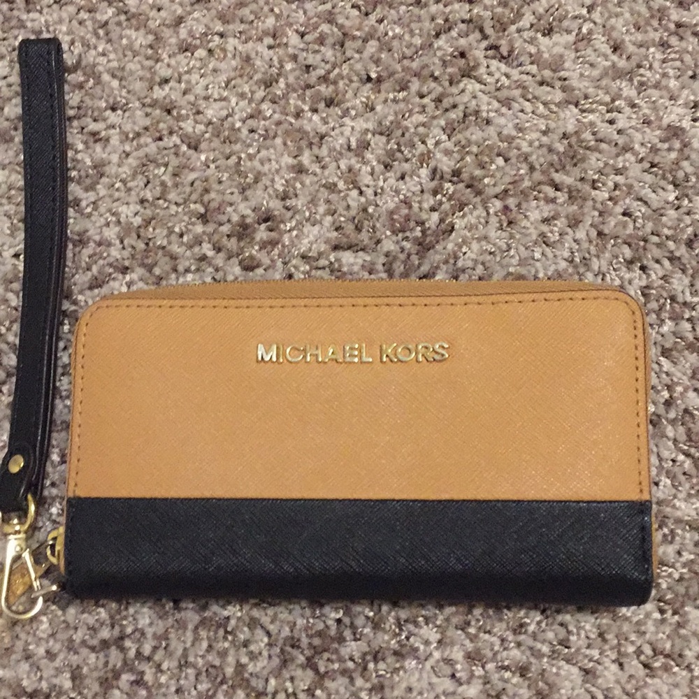 Michael Kors wristlet